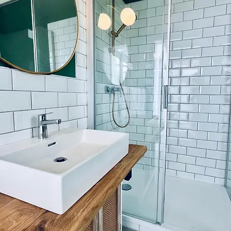 Апартаменты Luxusapartment Im Dichterviertel *garten*parkplatz*wifi* *